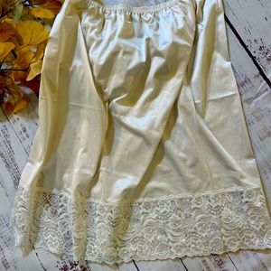 Vintage 1990’s White Tricot Half Slip With Side Slit 22”